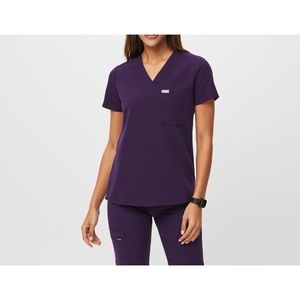 FIGS Women’s Size XS Purple Classic V-neck Scrub Top 1 pocket NWOT